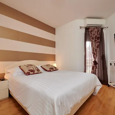 Tramontana With Sea View *